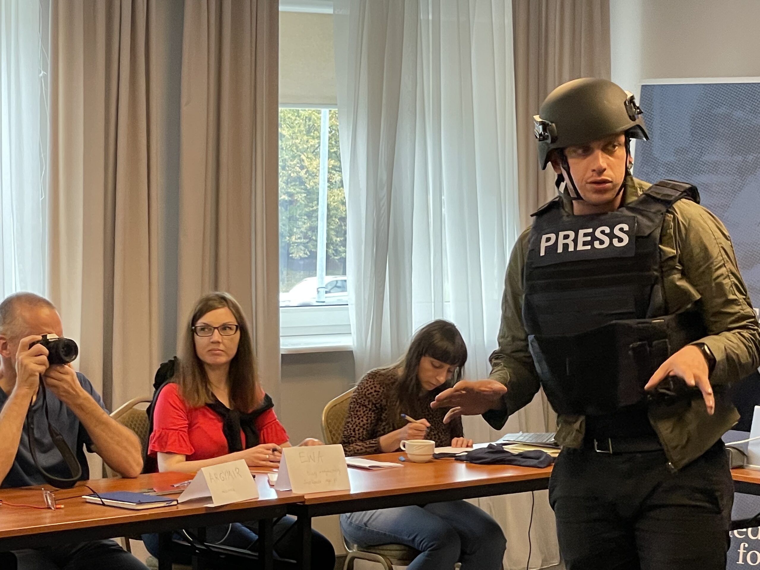 Cnoty dziennikarskie, czyli wścibstwo, bezczelność i upór